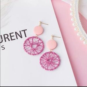 Earrings pink